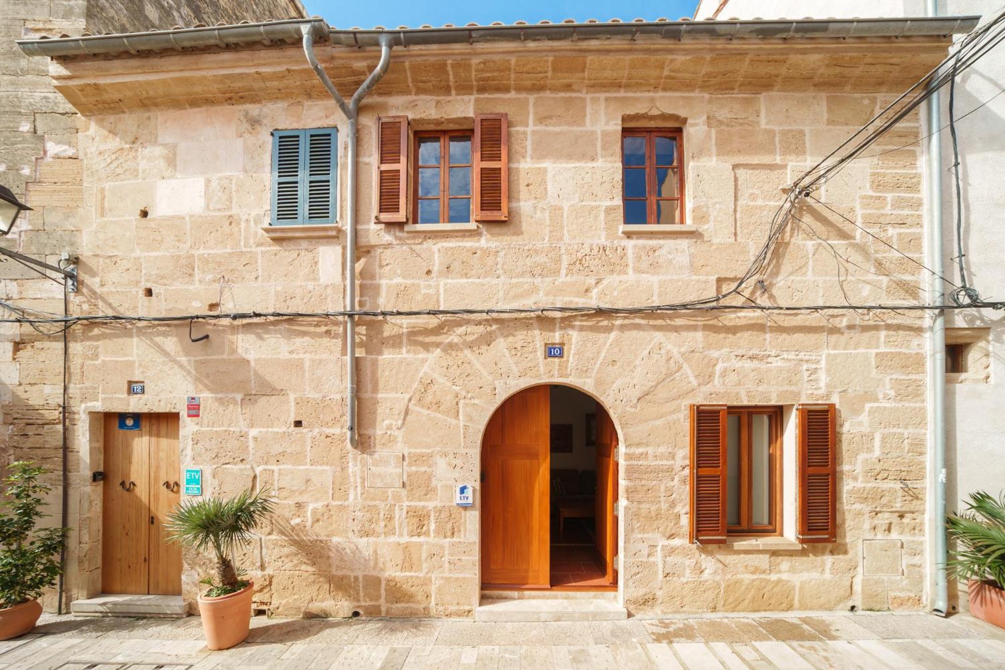 Dom wakacyjny Sant Vicenc, Amazing House In For 6 *