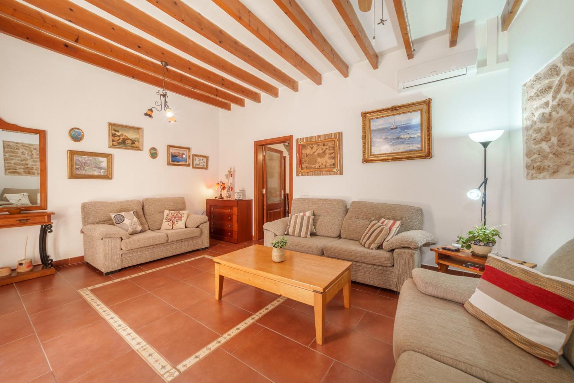 Dom wakacyjny Sant Vicenc, Amazing House In For 6